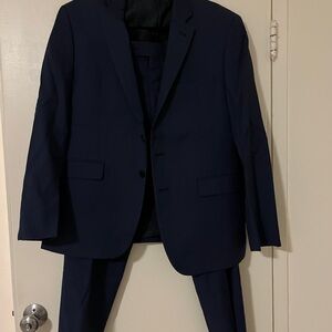 Calvin Klein Men's Navy Blue Suit - 100% Wool 42S, 34X30 Pants